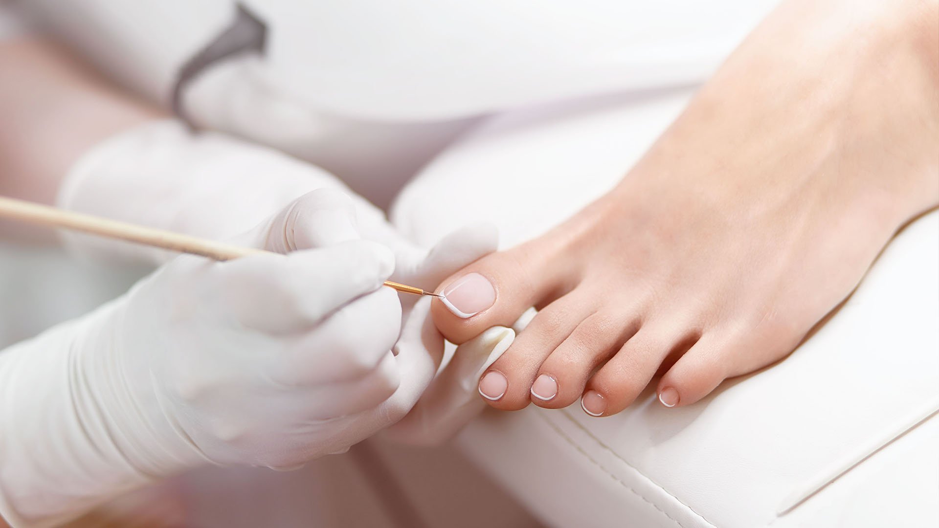 LOS MEJORES TRUCOS PARA HACERTE LA PEDICURA EN CASA 